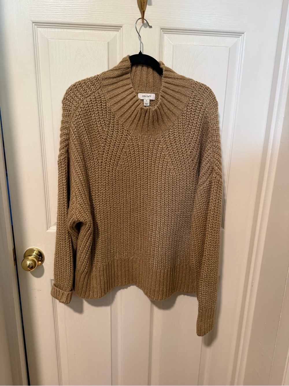 On 34th Chunky Knit Crewneck Sweater in Camel size XL